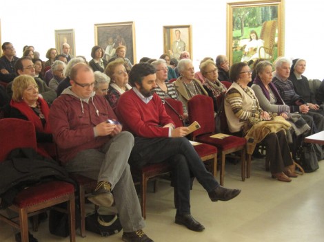 Público durante una conferencia en el Museo