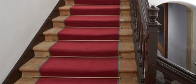 Obras en lugares de paso (II): la escalera de la Casa de Oviedo-Portal