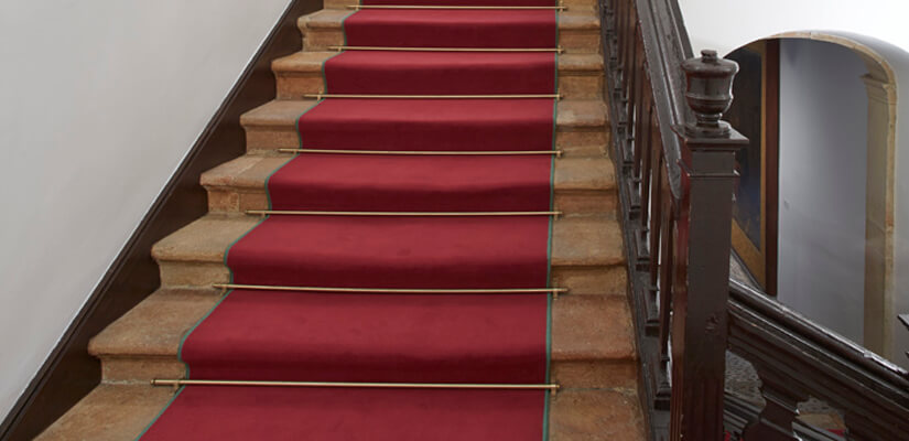 Obras en lugares de paso (II): la escalera de la Casa de Oviedo-Portal